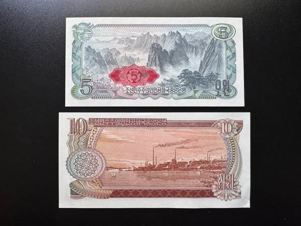 North Korea 5, 10 Won Banknotes 1978 Vintage Uncirculated Bank bills 2Pcs/Lot
