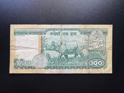 Nepal 100 Rupees Banknote 1981 Old Circulated King Birendra Bank Bills p-34